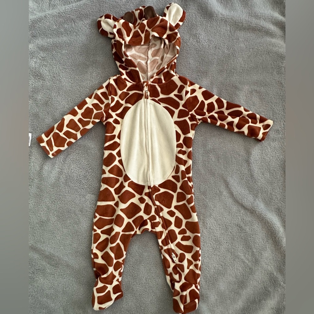 Old Navy giraffe footed pajama. 3-6 months.